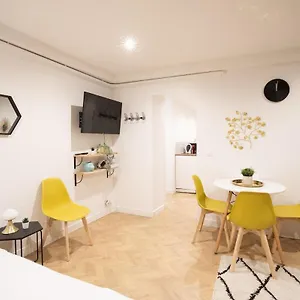 Appartement Proche De L'arc Triomphe -2p, Paris